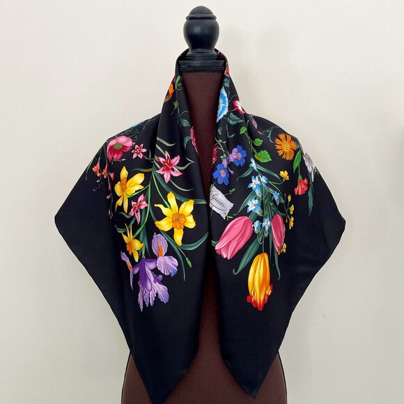 Gucci Scarf Flora Print Logo Black Multicolor Silk Wrap - Picture 4 of 16